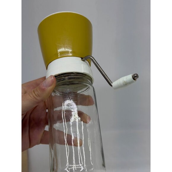 VTG 1960s Federal Yellow Glass Nut Spice Food Chopper Grinder 7.5" MCM - Picture 7 of 7